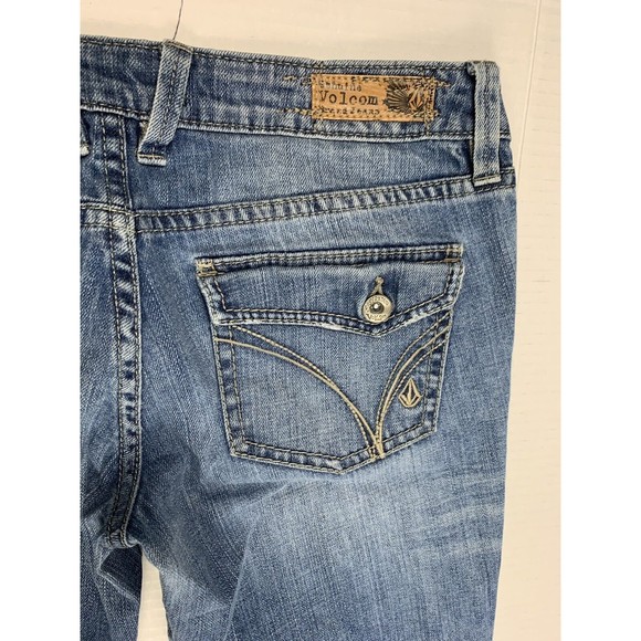 Genuine Volcom juniors size 3 Boot Cut blue jeans decorated back pockets - Picture 5 of 12